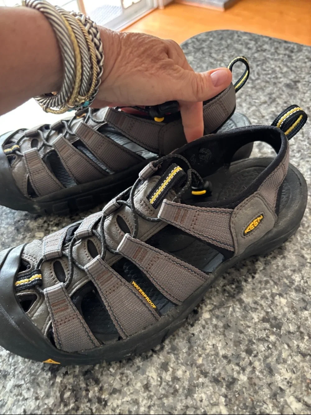 Keen Newport H2 Grey and Black Outdoor Closed-Toe Sandals 10.5 - Picture 4 of 7